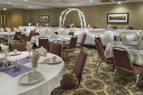 Howard Johnson Plaza Green Bay WI